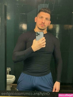 maxkingfree - Such a fat  juicy pussy