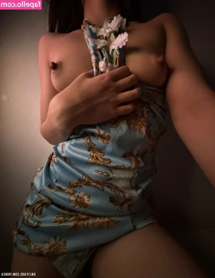 Length_Capable [ length-capable ] - I m in a kiss my  kinda mood