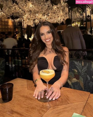 Simona Leskovska [ simona-leskovska ] - Happy Saturday Baby