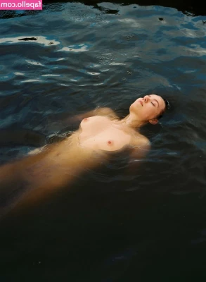 Berta Andrea Snædal [ berta-andrea-snaedal ] - How do you think it feels in here? 🖤