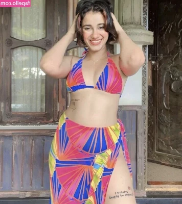 Senorita Sara [ senorita-sara ] - Message me to get the video of me showing off in this
