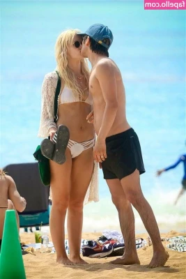 Lauren Bennett [ lauren-bennett ] - Freaky Friday 😉