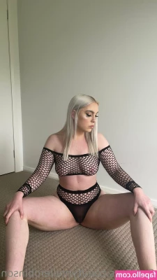 tynnillerobinson - do you like my ass  you can ask me to do things with it    I would do