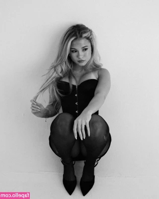 Katalina Cartmel [ katalina-cartmel ] - Would you breed me with my butt plug in? 🥺