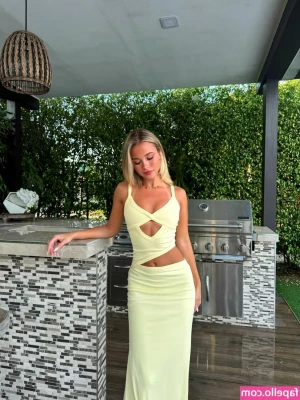 Katalina Cartmel [ katalina-cartmel ] - want me to move my hands? 🙈