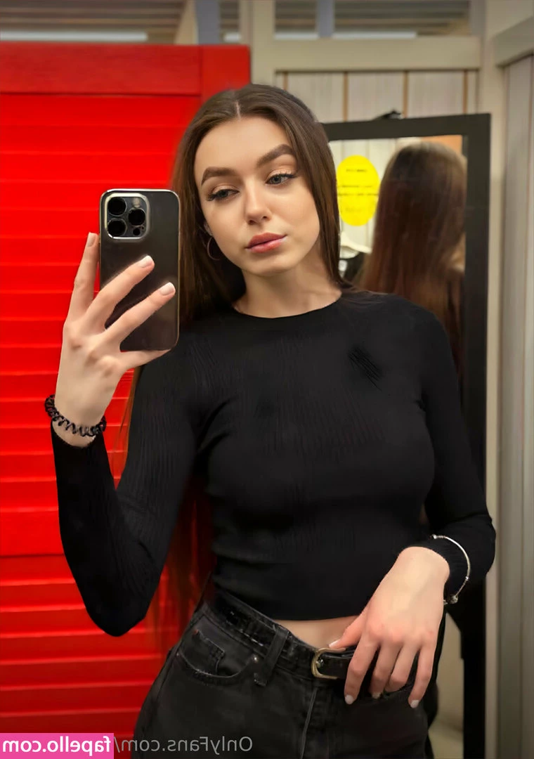 favorite_lila [ favorite-lila ] - I think I’m addicted to you. 🤤