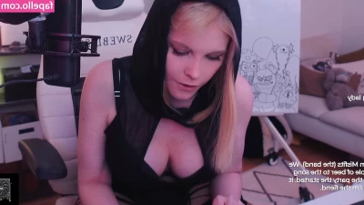 swebliss - On break at work oh btw I entered a nice booty contest vote for me 