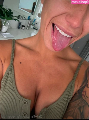 Ellie Dempster [ ellie-dempster-1 ] - Double tap and my ass will start clapping