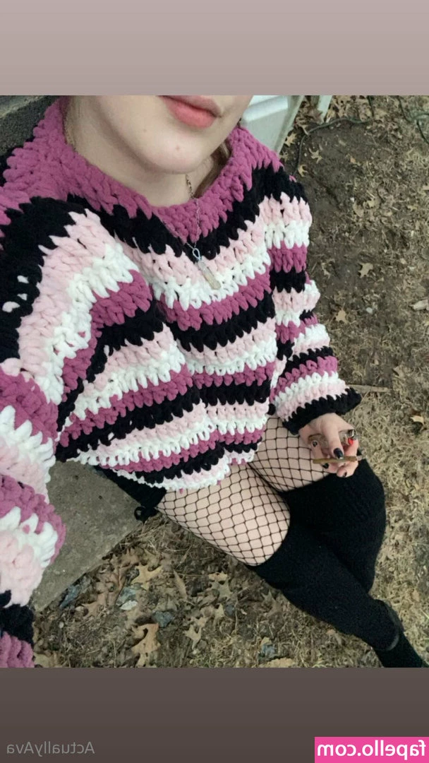 alanaestelle - Are you the next lucky boy to get a foot job