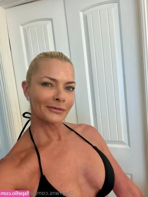 Jaime Pressly [ jaime-pressly-6 ] - Letz check wutz under da hood lol