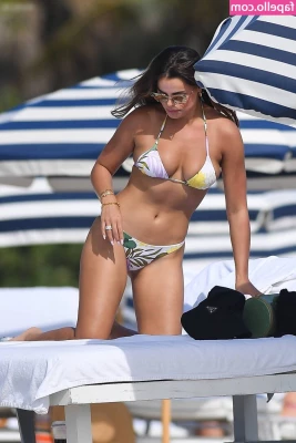 Brooks Nader [ brooks-nader ] - Spank my wet little booty