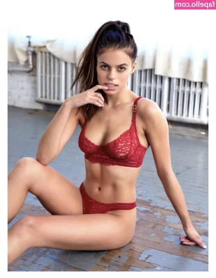 Brooks Nader [ brooks-nader ] - Horny af today chatting w a horny bottom whore 🥵 such a