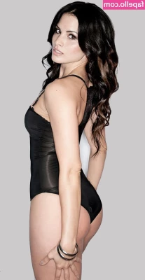 Katrina Law [ katrina-law ] - Getting ready for the day