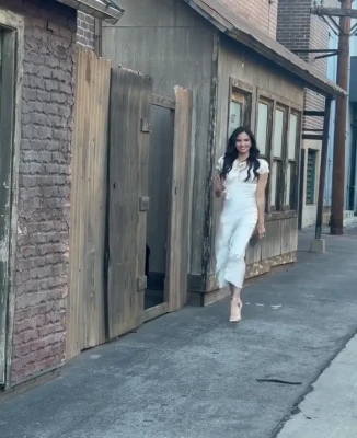 Katrina Law [ katrina-law ] - i beat vicky in the game so she had to strap me 😈