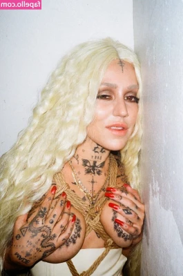 Brooke Candy [ brooke-candy ] - Merry Christmas, pervs ❄️