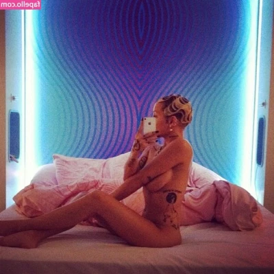 Brooke Candy [ brooke-candy ] - Eating ass  you down or nah