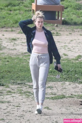 Ireland Baldwin [ ireland-baldwin ] - DM me if you’re horny❤️