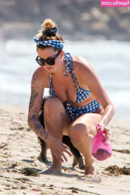 Ireland Baldwin [ ireland-baldwin ] - I always wanted to try a glass toy and today was the day it finally