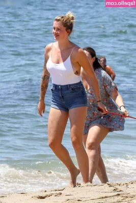 Ireland Baldwin [ ireland-baldwin ] - Would you like to take shower with me?