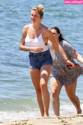 Ireland Baldwin [ ireland-baldwin ] - FUN