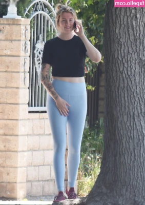 Ireland Baldwin [ ireland-baldwin ] - Why it’s impossible for me to go braless in public 😜