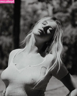 Ireland Baldwin [ ireland-baldwin ] - Does my ass make your cock stand to attention?🙈 part 1