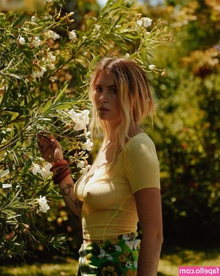 Ireland Baldwin [ ireland-baldwin ] - precisei ir fazer uns exames na rua e passei a tarde toda de calor de