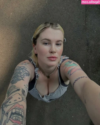 Ireland Baldwin [ ireland-baldwin ] - i think this load deserved to be on ur face ;)
