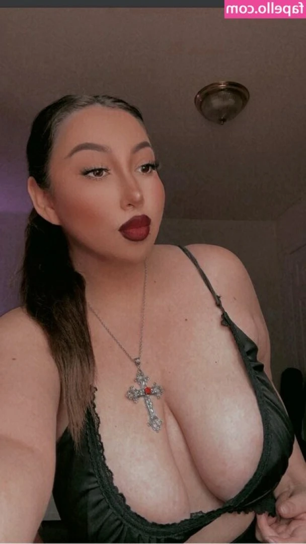 violetaherrera - Don’t forget to treat your gf on nation gf day! (Me) ☺️