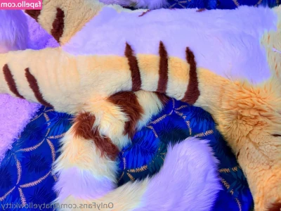 thatyellowkitty [ thatyellowkitty-1 ] - Unzip me nice n slow
