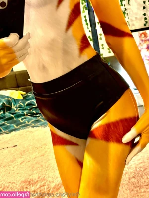 thatyellowkitty [ thatyellowkitty-1 ] - Well hi weekend. Come on in!