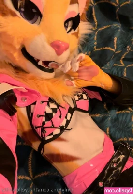 thatyellowkitty [ thatyellowkitty-1 ] - Spready long stockings reporting for duty