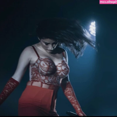 Banks - Hi  i m  sophiammur   I have something special for you  DM me and