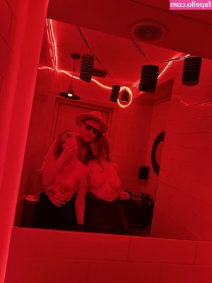 invaklina - How does red feel to me