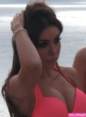 Uldouz Wallace [ uldouz-wallace ] - one of my fave colors, black 🖤 it's so fucking sexy!