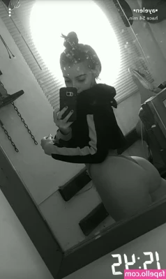 Ayelen Castro [ ayelen-castro ] - Armed and Beautiful
