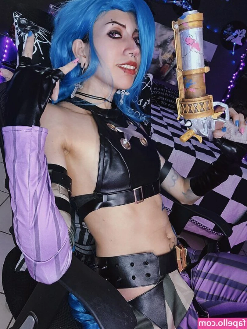 Nao Batcat [ nao-batcat ] - Who’s dick is deserving of their mistress’ hole🥴
