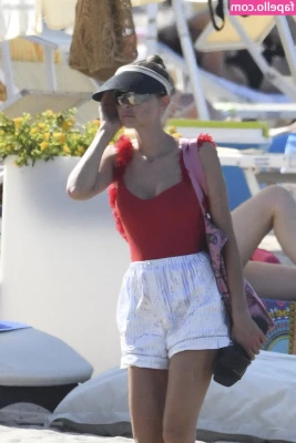 Lilly Becker [ lilly-becker ] - Step mom got all dressed up for her anniversary  But  her husband has