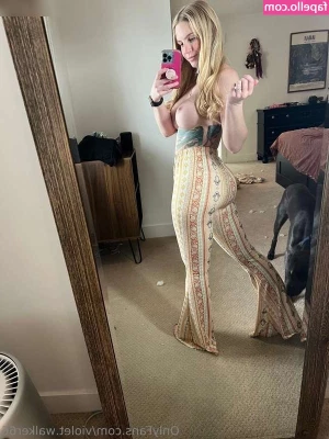 Violet Walker [ violet-walker-1 ] - One minute of my butt looking great while I'm riding my partner 🍑