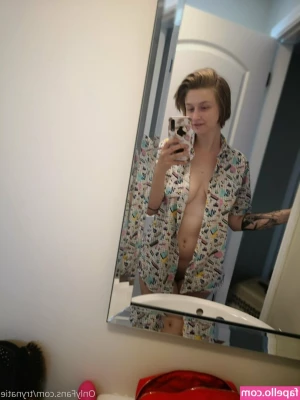 trynatie - Suck on mommy’s tits???? Gotta love a naughty bathing suit pic 👅