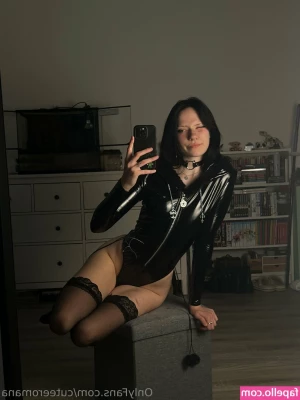cuteeromana - Sunbed sensual  pics