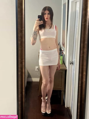 gigifromla - Loving   this tease  Get those cocks out guysxx