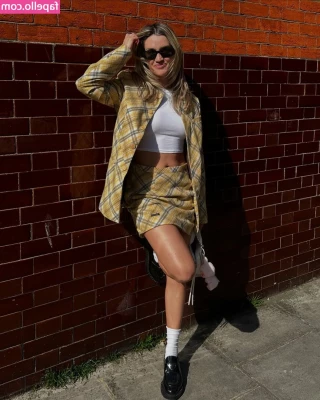 Ashley Roberts [ ashley-roberts ] - It s Game Day  baby  Gotta get at least a little naughty  Go Dawgs