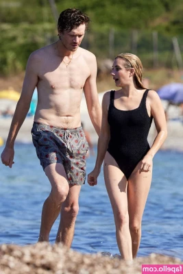 Ashley Roberts [ ashley-roberts ] - Mi scopa a pecorina sul cofano della macchina al parking camporella 