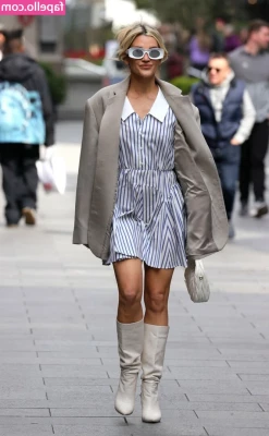 Ashley Roberts [ ashley-roberts ] - working hard