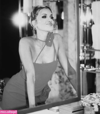 Ashley Roberts [ ashley-roberts ] - Vamos a intentar aguantarla toda