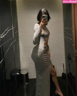 anabella_roz [ anabella-roz ] - I can see my abs! I've been working so hard at the gym!
