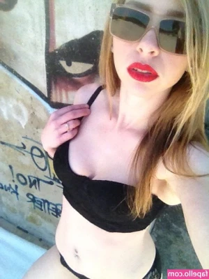 Rachel Chava Raizel [ rachel-chava-raizel ] - Imagine if I didn't have any jeans on 😉