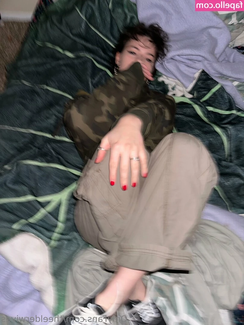 theelderwives - Hey babes  Some super fun girl on girl cumming soon  Are you excited