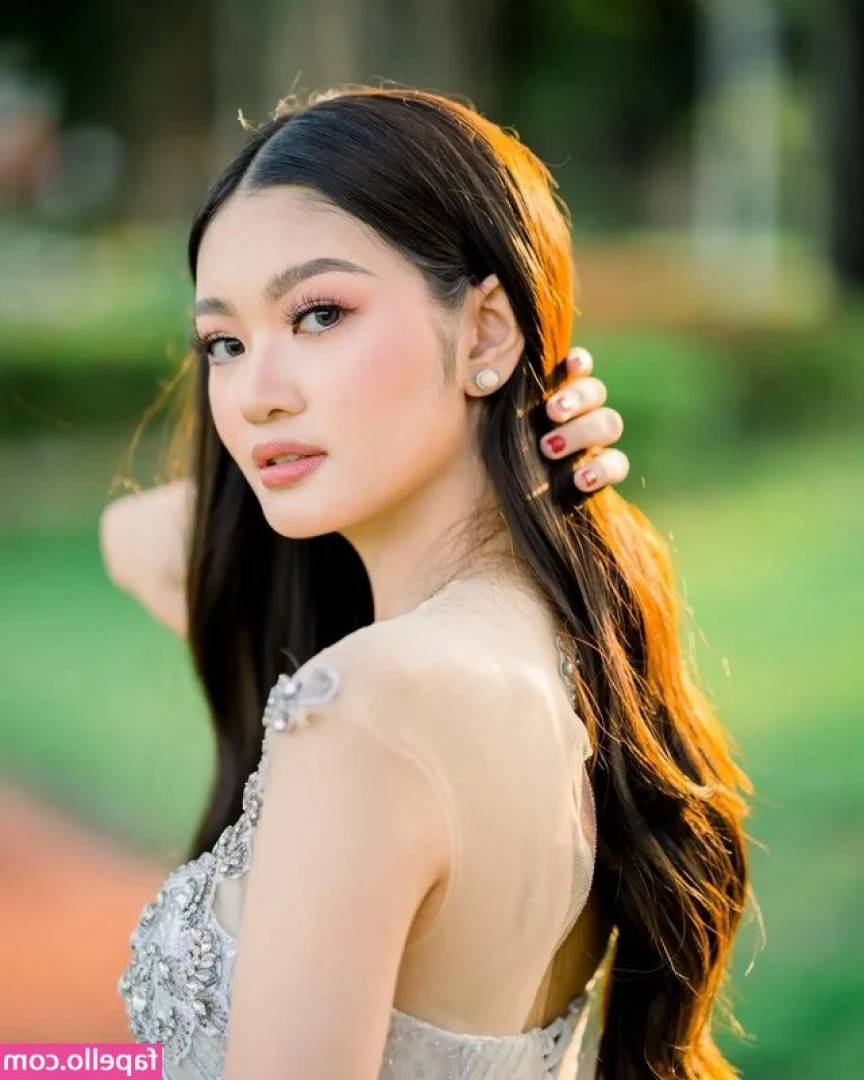 Tricia Nicole Manalo [ tricia-nicole-manalo ] - Hey look it’s my butt! 🍑